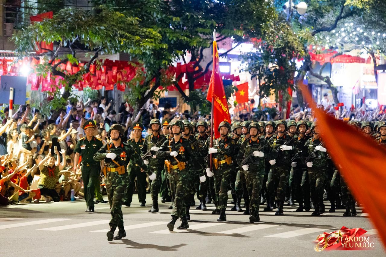 Những khung hình thân thương nhất trong đêm hợp luyện đầu tiên ở Hà Nội- Ảnh 18.