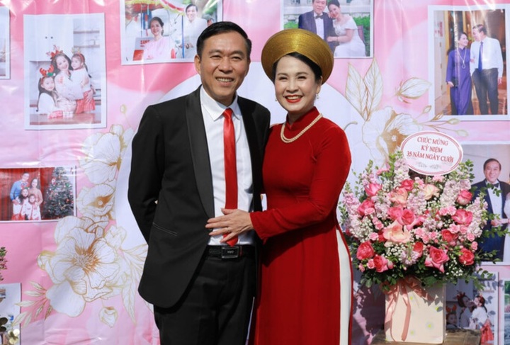 Hôn nhân gần 4 thập kỷ của vợ chồng nghệ sĩ nổi tiếng tham gia diễu hành dịp 2/9- Ảnh 4. Hôn nhân gần 4 thập kỷ của vợ chồng nghệ sĩ nổi tiếng tham gia diễu hành dịp 2/9- Ảnh 4.
