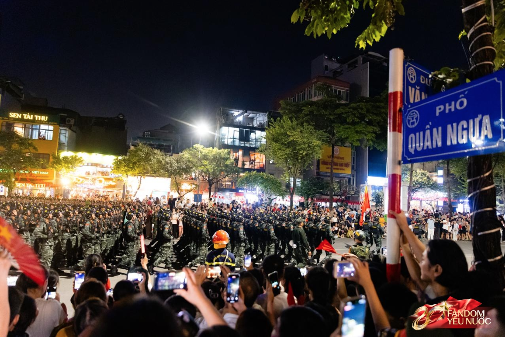 Lưu gấp bộ kinh nghiệm sau ngày Tổng hợp luyện đầu tiên: Đi từ mấy giờ, đường nào, xem Lê Hoàng Hiệp thì đứng đâu?- Ảnh 1.