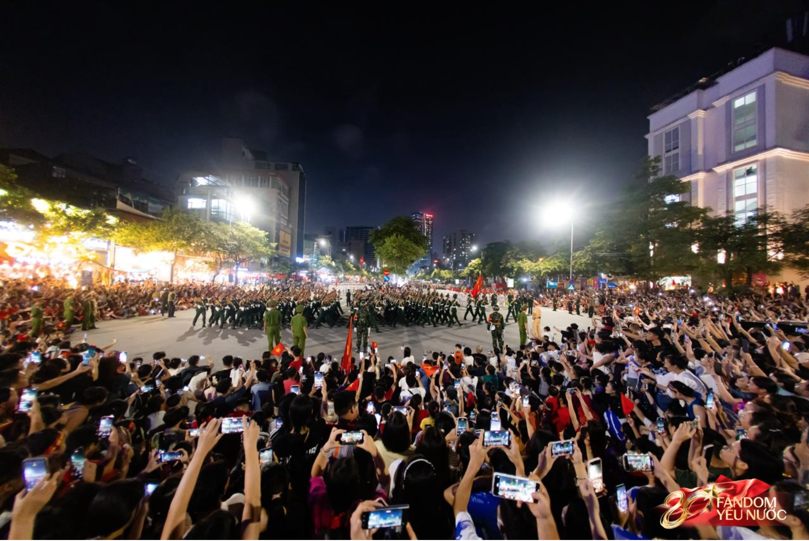 Lưu gấp bộ kinh nghiệm sau ngày Tổng hợp luyện đầu tiên: Đi từ mấy giờ, đường nào, xem Lê Hoàng Hiệp thì đứng đâu?- Ảnh 3.