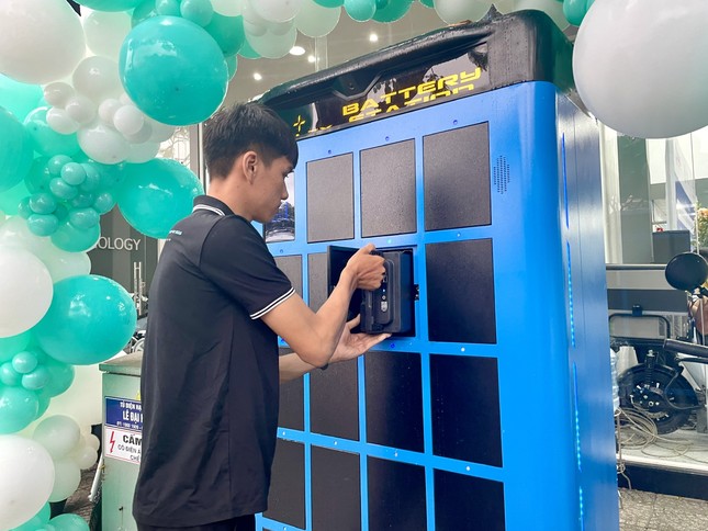 Cuộc đua 'sạc điện nhanh như đổ xăng': Ông Phạm Nhật Vượng vừa gia nhập đã chơi lớn, 1 hãng đã làm từ 2023- Ảnh 2. Cuộc đua 'sạc điện nhanh như đổ xăng': Ông Phạm Nhật Vượng vừa gia nhập đã chơi lớn, 1 hãng đã làm từ 2023- Ảnh 2.