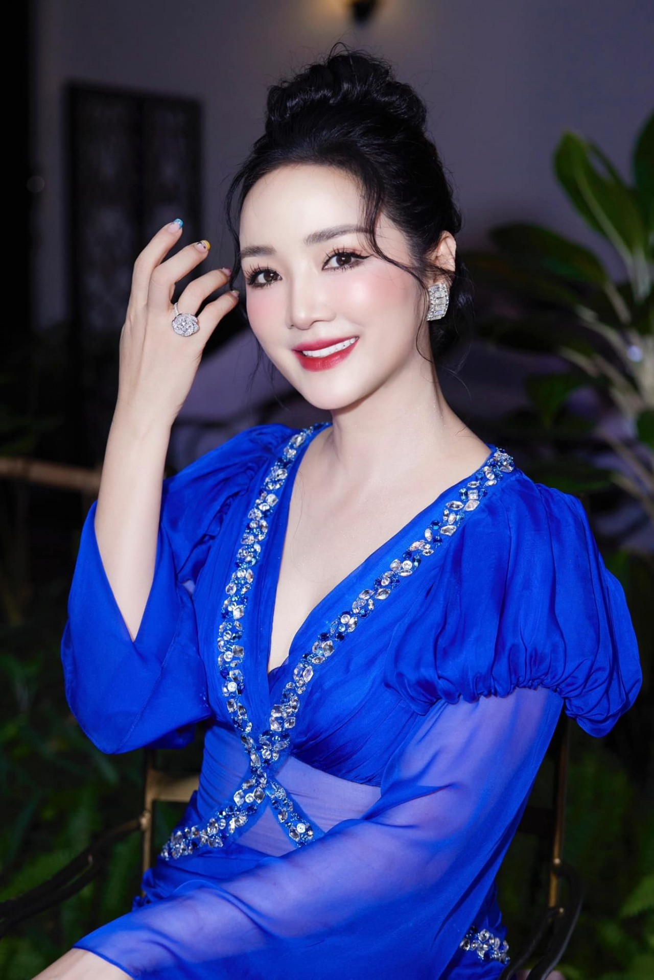 Trương Ngọc Ánh tuổi 49 rất chăm làm 1 việc để bơm collagen, 1 Hoa hậu 54 tuổi cũng duy trì để nhan sắc tươi trẻ đáng ngưỡng mộ- Ảnh 4. Trương Ngọc Ánh tuổi 49 rất chăm làm 1 việc để bơm collagen, 1 Hoa hậu 54 tuổi cũng duy trì để nhan sắc tươi trẻ đáng ngưỡng mộ- Ảnh 4.
