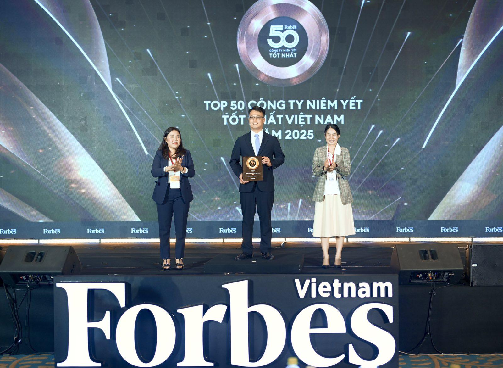 FPT Retail được vinh danh 'Top 50 công ty niêm yết tốt nhất Việt Nam' của Forbes- Ảnh 1. FPT Retail được vinh danh 'Top 50 công ty niêm yết tốt nhất Việt Nam' của Forbes- Ảnh 1.