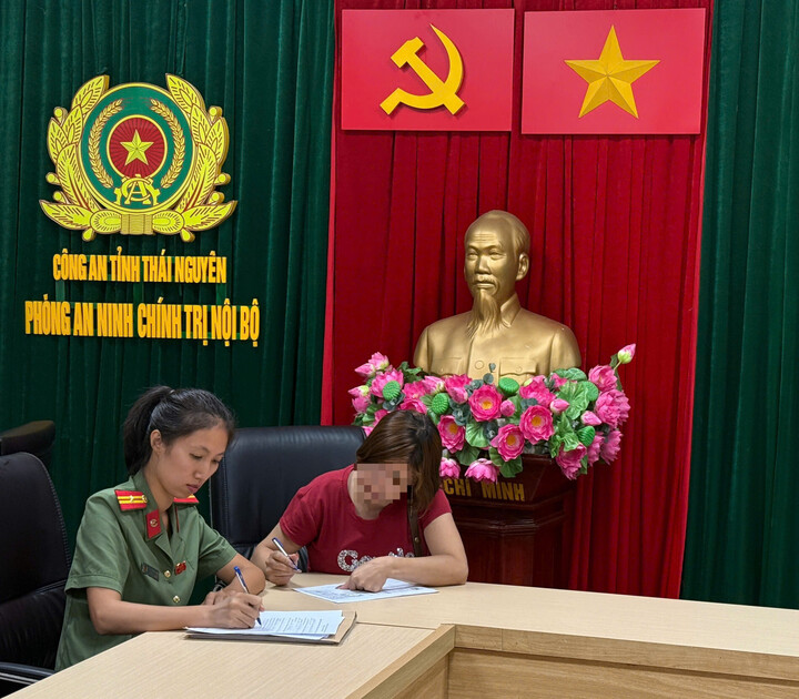 Vụ 'thông chốt' bảo vệ A80: Xử lý người phụ nữ xúc phạm lực lượng chức năng- Ảnh 1. Vụ 'thông chốt' bảo vệ A80: Xử lý người phụ nữ xúc phạm lực lượng chức năng- Ảnh 1.