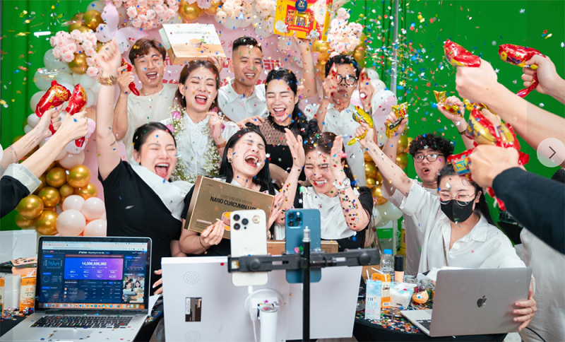 Thời của 'chiến thần' livestream đã qua: Khi FOMO và 'deal hời' không còn là át chủ bài, KOC và nhãn hàng phải làm gì?- Ảnh 4.