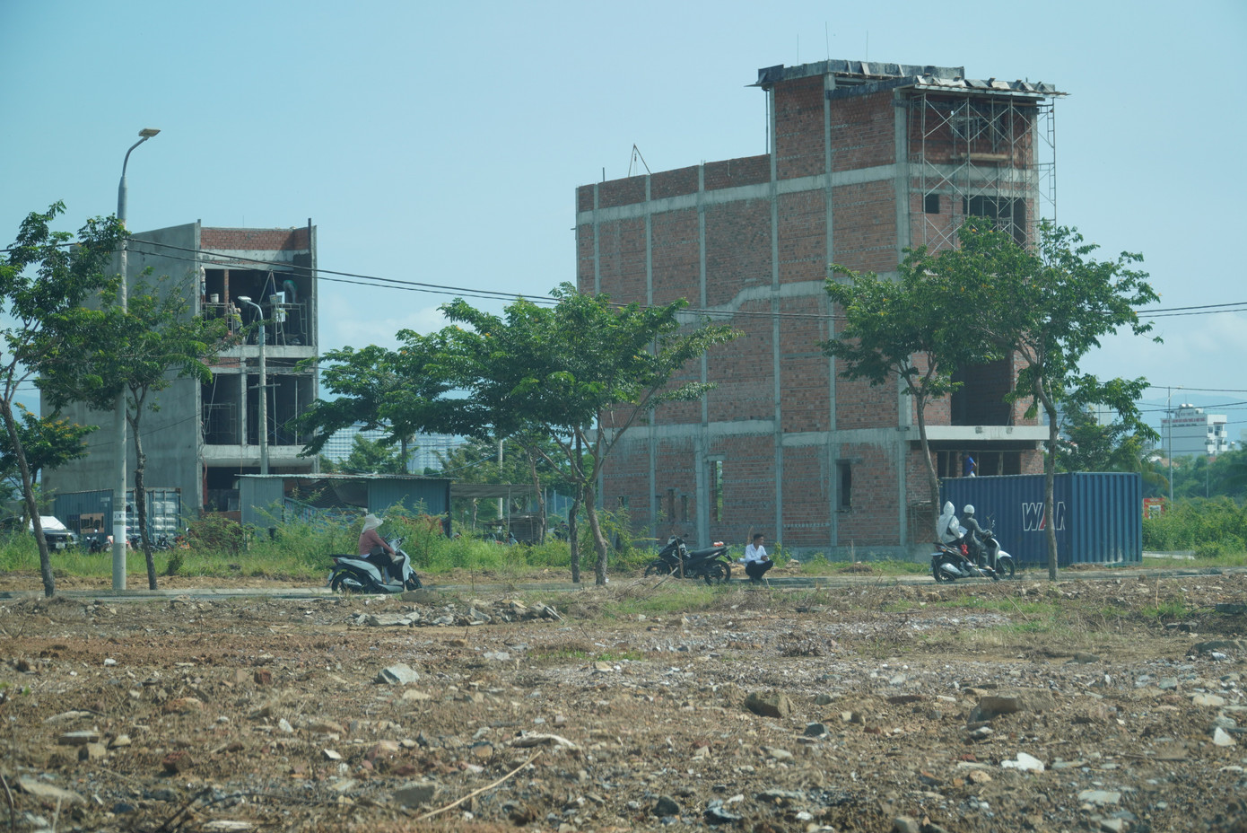'Cò' nườm nượp, đất Đà Nẵng nhảy giá chóng mặt- Ảnh 4. 'Cò' nườm nượp, đất Đà Nẵng nhảy giá chóng mặt- Ảnh 4.