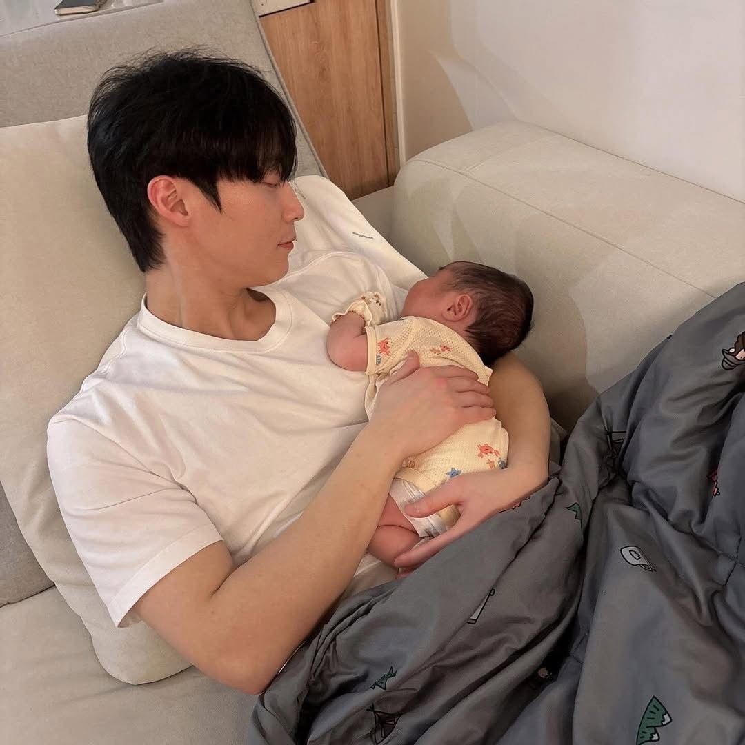 Bảng chi tiêu viết tay của ông bố 21 tuổi khiến nhiều người “mắt tròn mắt dẹt”- Ảnh 2. Bảng chi tiêu viết tay của ông bố 21 tuổi khiến nhiều người “mắt tròn mắt dẹt”- Ảnh 2.