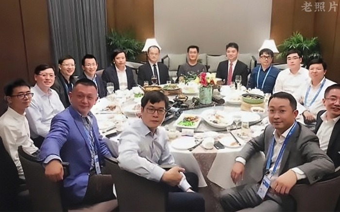 Xưa bị cười chê học dốt nhất lớp, nay họp lớp tôi bước xuống từ Lexus khiến cả bàn tiệc im bặt- Ảnh 1. Xưa bị cười chê học dốt nhất lớp, nay họp lớp tôi bước xuống từ Lexus khiến cả bàn tiệc im bặt- Ảnh 1.