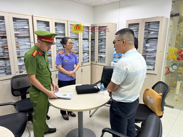 Danh tính 4 nhân viên ngân hàng vừa bị bắt tạm giam và cấm đi khỏi nơi cư trú- Ảnh 2.