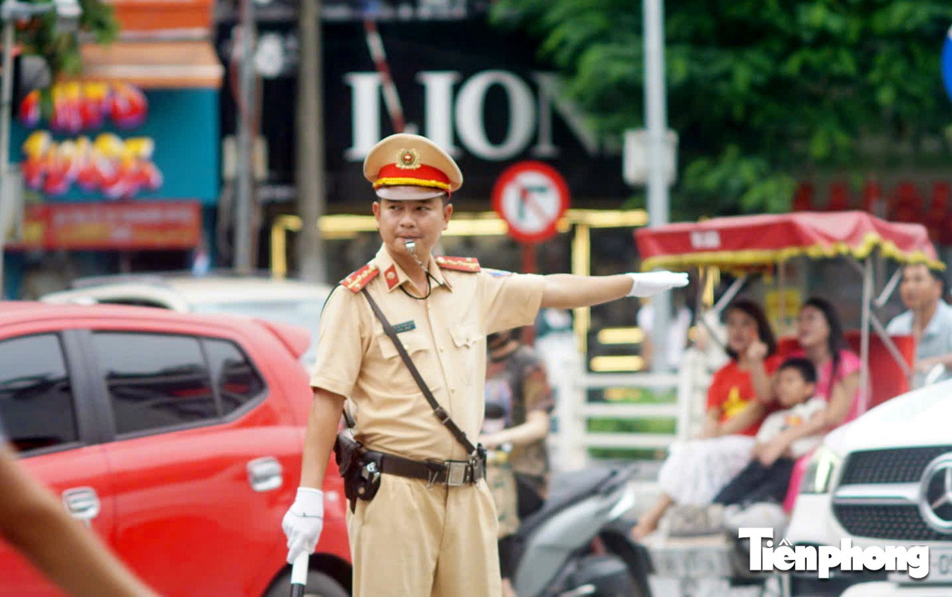 Công an TP Hà Nội thay đổi thời gian, hướng đi phương tiện phục vụ tổng hợp luyện lần 2- Ảnh 1. Công an TP Hà Nội thay đổi thời gian, hướng đi phương tiện phục vụ tổng hợp luyện lần 2- Ảnh 1.