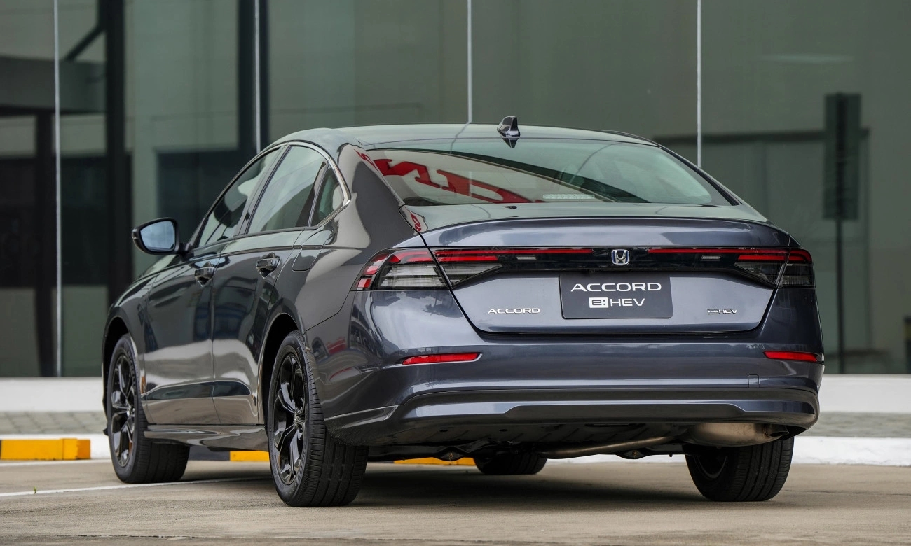 Honda Accord hybrid ra mắt ĐNÁ: Thêm loạt công nghệ trên bản tiêu chuẩn, màn HUD, 207 mã lực, liệu có về Việt Nam tăng sức đấu Camry?- Ảnh 3. Honda Accord hybrid ra mắt ĐNÁ: Thêm loạt công nghệ trên bản tiêu chuẩn, màn HUD, 207 mã lực, liệu có về Việt Nam tăng sức đấu Camry?- Ảnh 3.