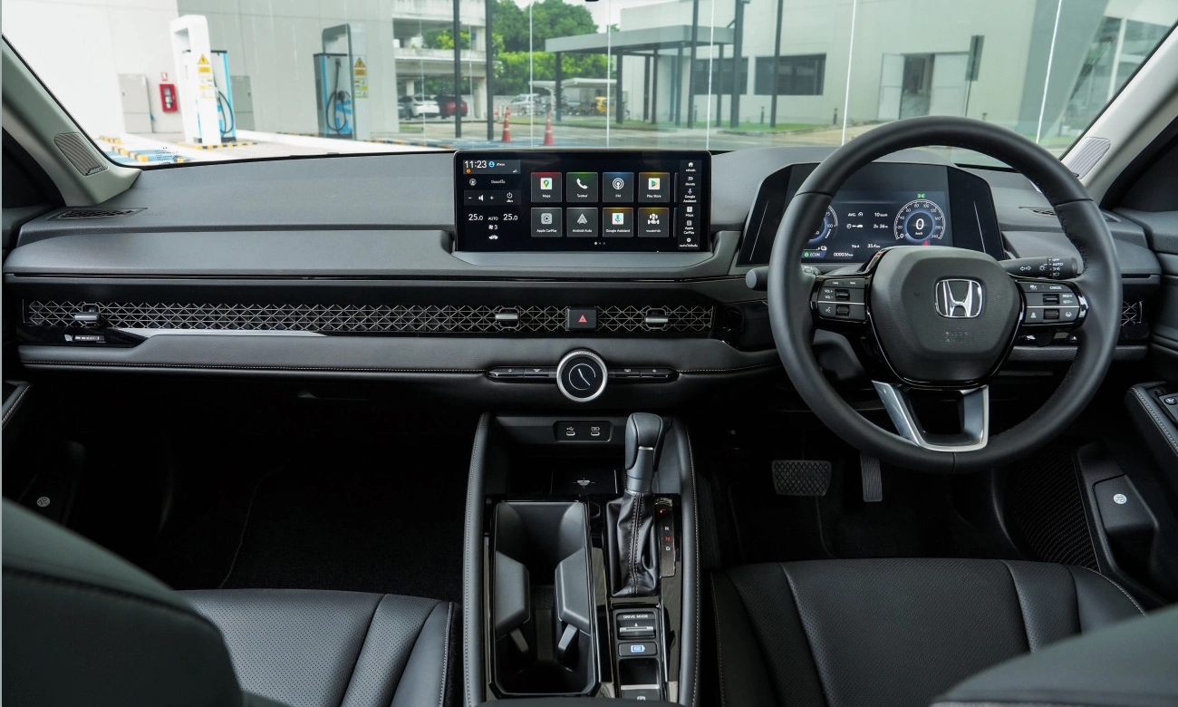 Honda Accord hybrid ra mắt ĐNÁ: Thêm loạt công nghệ trên bản tiêu chuẩn, màn HUD, 207 mã lực, liệu có về Việt Nam tăng sức đấu Camry?- Ảnh 5. Honda Accord hybrid ra mắt ĐNÁ: Thêm loạt công nghệ trên bản tiêu chuẩn, màn HUD, 207 mã lực, liệu có về Việt Nam tăng sức đấu Camry?- Ảnh 5.