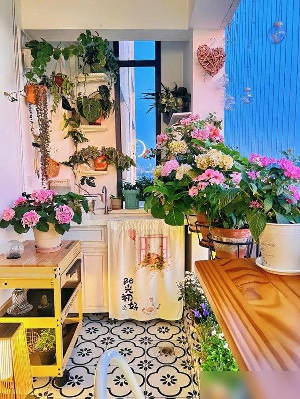 Ngôi nhà của cô giáo nghỉ hưu gây sốt: Chỉ chiếc tủ giày ngoài hành lang cũng khiến hàng xóm đua nhau làm theo- Ảnh 10. Ngôi nhà của cô giáo nghỉ hưu gây sốt: Chỉ chiếc tủ giày ngoài hành lang cũng khiến hàng xóm đua nhau làm theo- Ảnh 10.