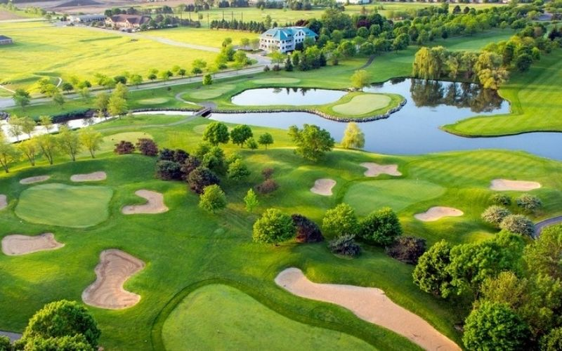 Golf Course là gì? Tất tần tật về sân Golf cho người mới dấn thân vào "môn thể thao quý tộc"- Ảnh 1. Golf Course là gì? Tất tần tật về sân Golf cho người mới dấn thân vào "môn thể thao quý tộc"- Ảnh 1.