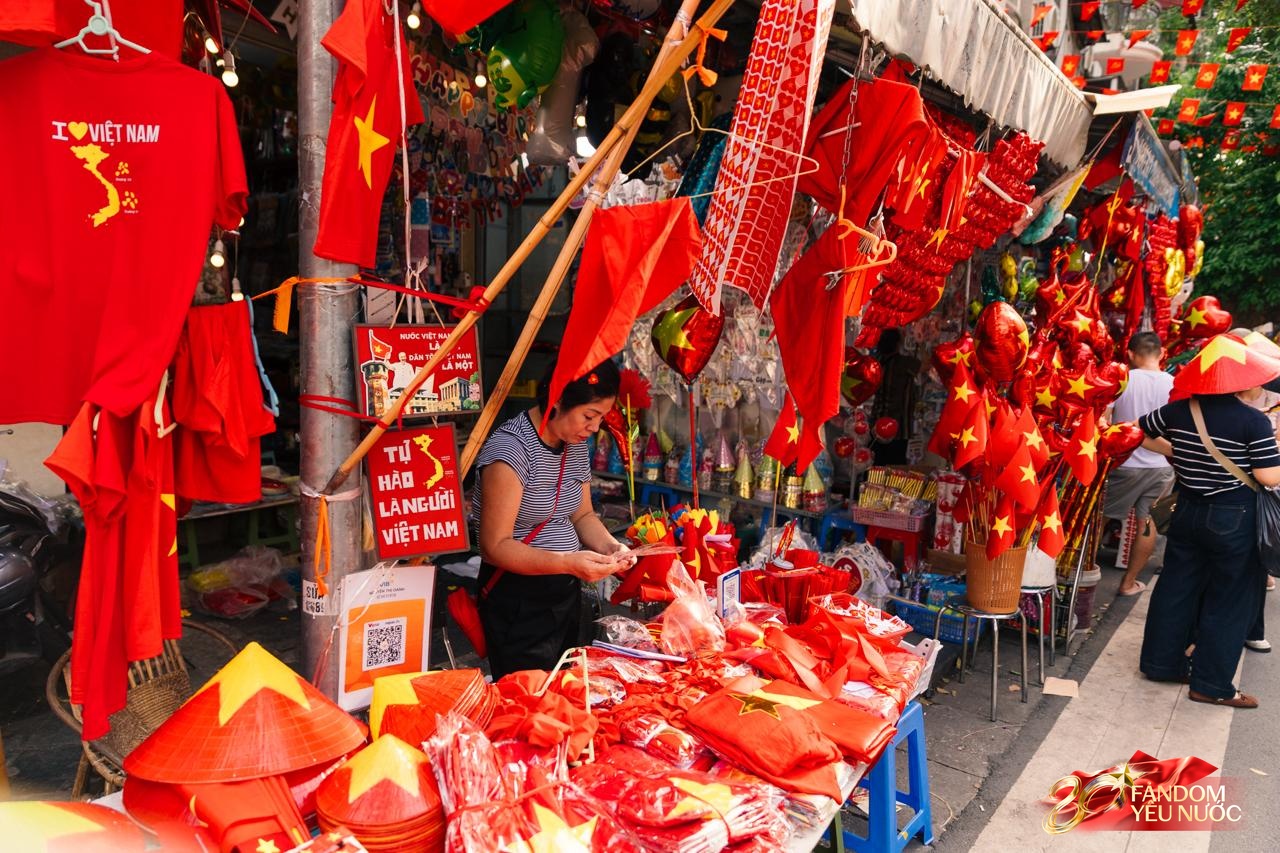 Hà Nội, những ngày đi dưới bóng cờ!- Ảnh 14. Hà Nội, những ngày đi dưới bóng cờ!- Ảnh 14.