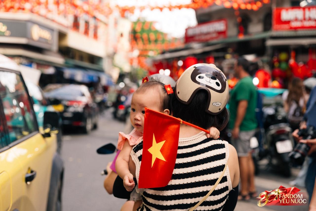 Hà Nội, những ngày đi dưới bóng cờ!- Ảnh 10. Hà Nội, những ngày đi dưới bóng cờ!- Ảnh 10.