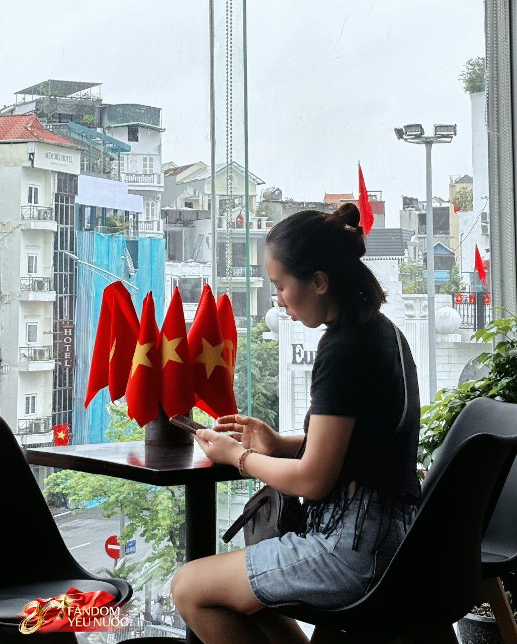 Chủ quán cà phê có view xem diễu binh đẹp nhất Hà Nội: "Chỉ 60 khách may mắn đặt được bàn, kín lịch suốt 2 tháng nay"- Ảnh 2. Chủ quán cà phê có view xem diễu binh đẹp nhất Hà Nội: "Chỉ 60 khách may mắn đặt được bàn, kín lịch suốt 2 tháng nay"- Ảnh 2.