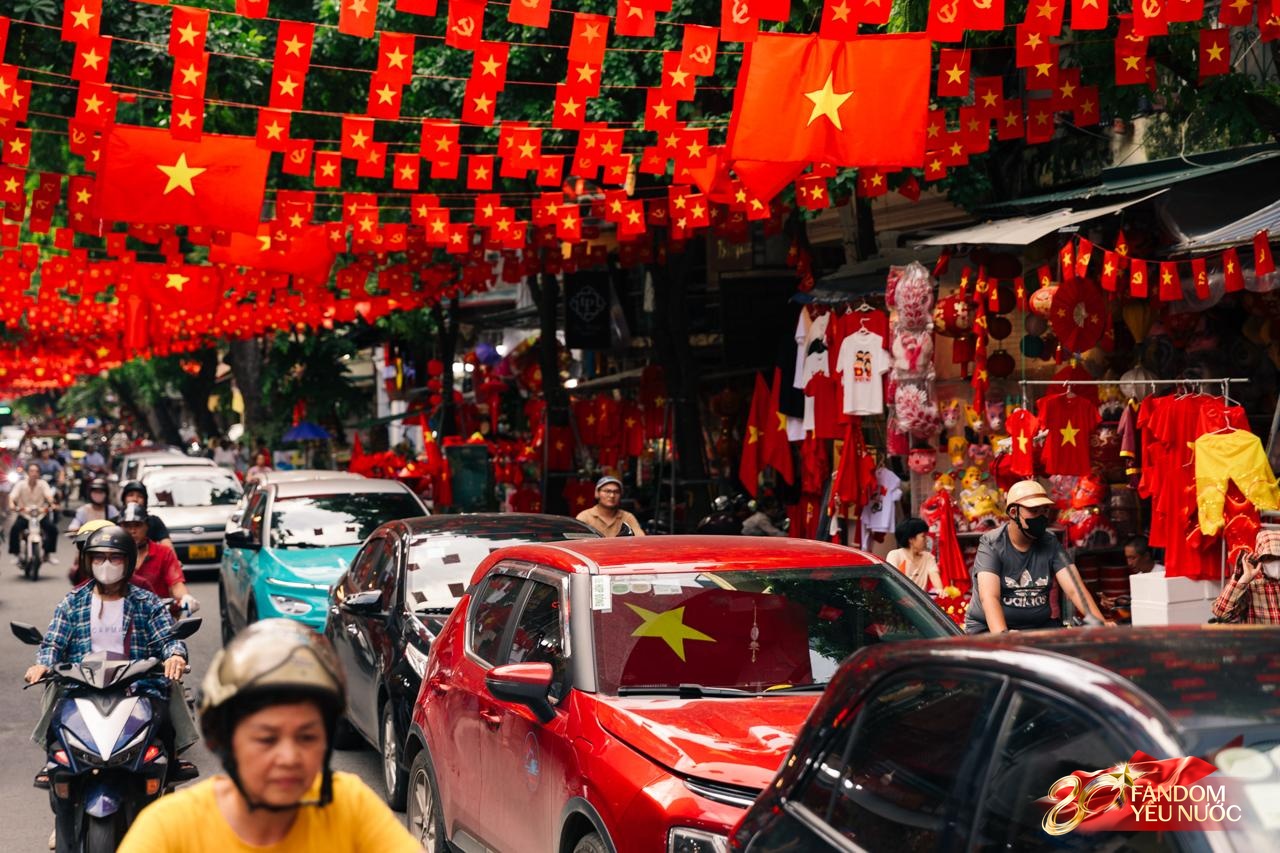 Hà Nội, những ngày đi dưới bóng cờ!- Ảnh 6. Hà Nội, những ngày đi dưới bóng cờ!- Ảnh 6.