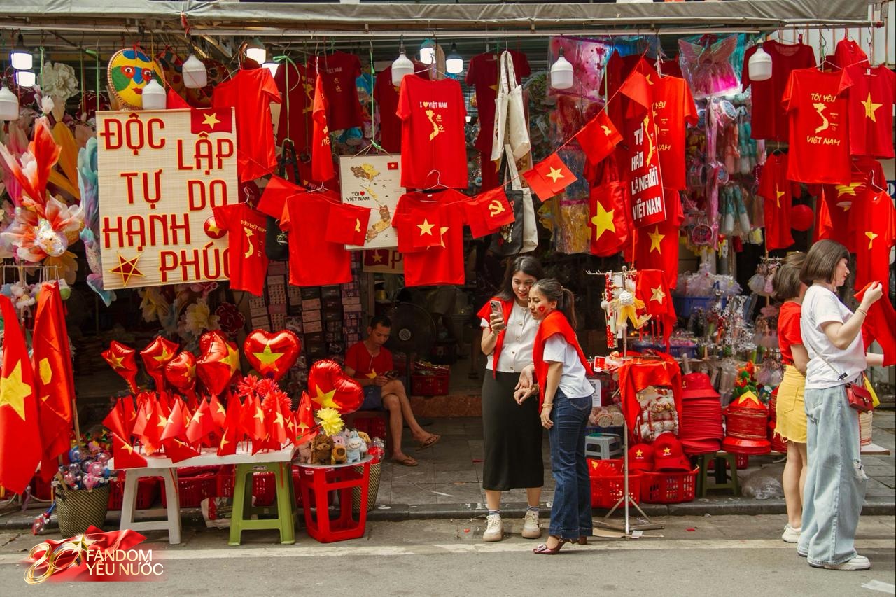 Hà Nội, những ngày đi dưới bóng cờ!- Ảnh 33. Hà Nội, những ngày đi dưới bóng cờ!- Ảnh 33.