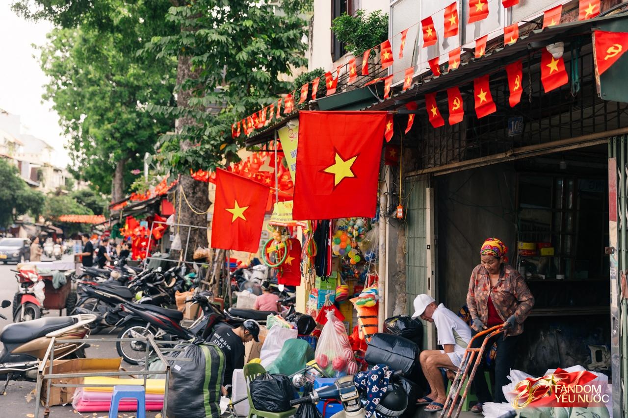 Hà Nội, những ngày đi dưới bóng cờ!- Ảnh 9. Hà Nội, những ngày đi dưới bóng cờ!- Ảnh 9.