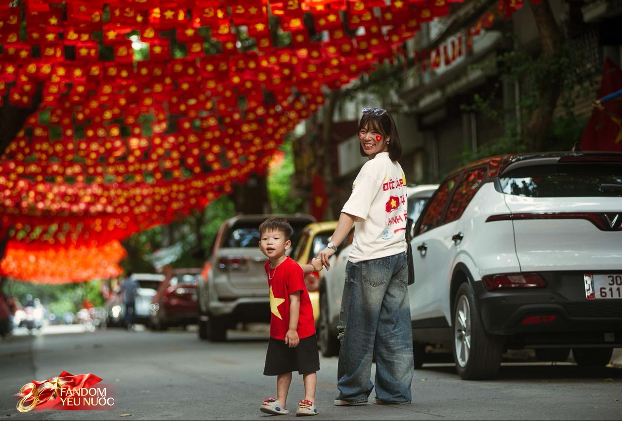Hà Nội, những ngày đi dưới bóng cờ!- Ảnh 31. Hà Nội, những ngày đi dưới bóng cờ!- Ảnh 31.