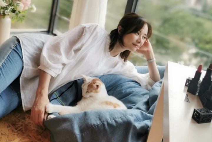 Ni cô đẹp nhất 'Tiếu ngạo giang hồ' bỏ showbiz, 50 tuổi sống kín tiếng một mình- Ảnh 3. Ni cô đẹp nhất 'Tiếu ngạo giang hồ' bỏ showbiz, 50 tuổi sống kín tiếng một mình- Ảnh 3.