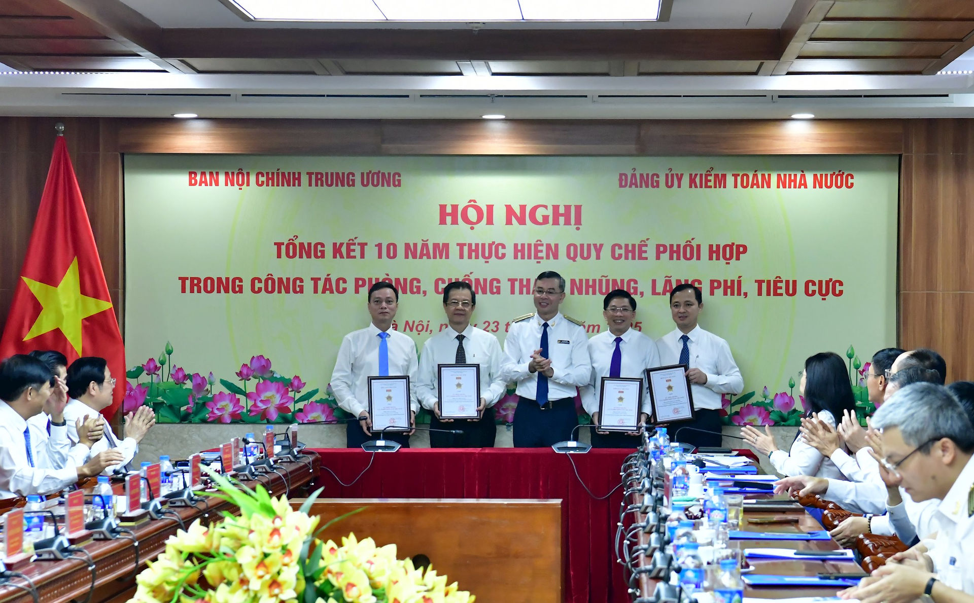 Phối hợp chặt chẽ, hiệu quả trong phòng, chống tham nhũng, lãng phí, tiêu cực- Ảnh 9. Phối hợp chặt chẽ, hiệu quả trong phòng, chống tham nhũng, lãng phí, tiêu cực- Ảnh 9.