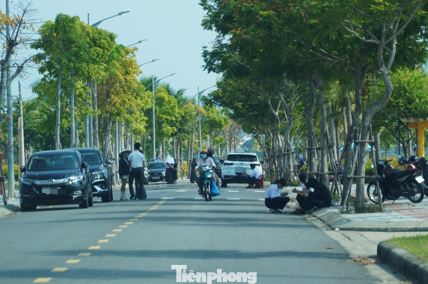 'Cò' nườm nượp, đất Đà Nẵng nhảy giá chóng mặt- Ảnh 1. 'Cò' nườm nượp, đất Đà Nẵng nhảy giá chóng mặt- Ảnh 1.