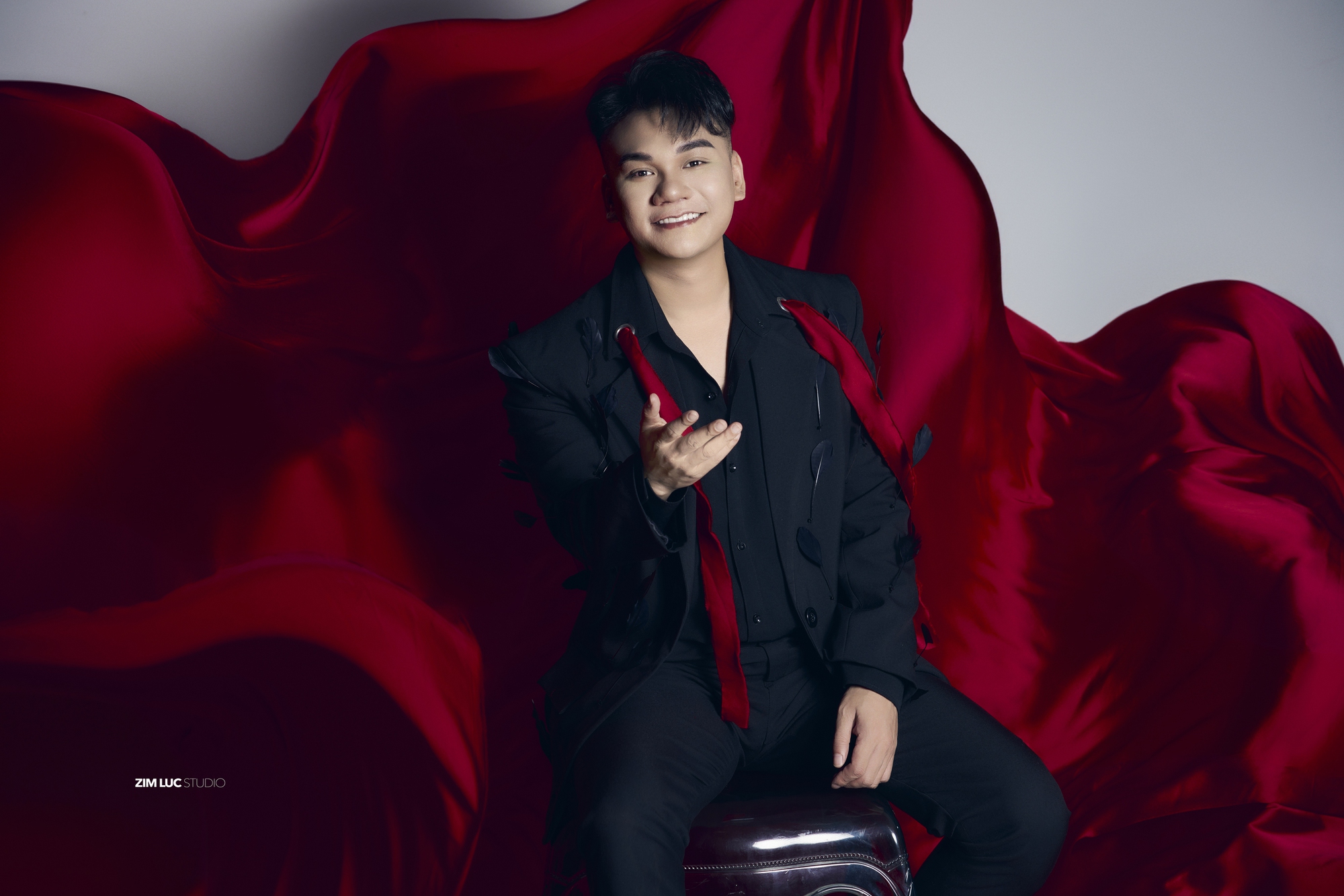 Giám đốc 1 Nhà hát nhận lời song ca, Khắc Việt phải thốt lên "may mắn đặc biệt"- Ảnh 3. Giám đốc 1 Nhà hát nhận lời song ca, Khắc Việt phải thốt lên "may mắn đặc biệt"- Ảnh 3.