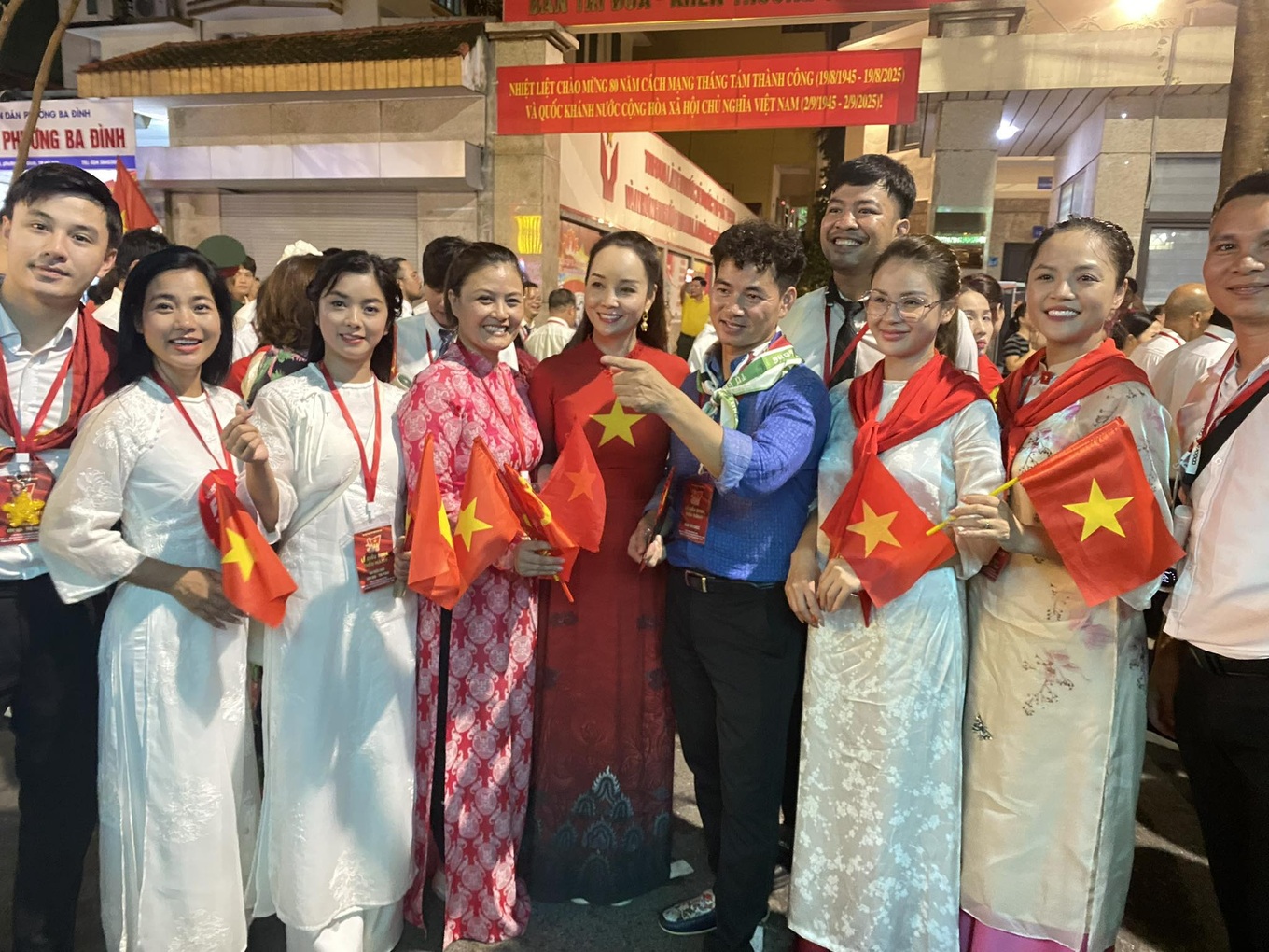 Đen Vâu, Hoàng Thuỳ Linh và loạt nghệ sĩ Việt xin được tham gia diễu hành dịp 2/9- Ảnh 5. Đen Vâu, Hoàng Thuỳ Linh và loạt nghệ sĩ Việt xin được tham gia diễu hành dịp 2/9- Ảnh 5.