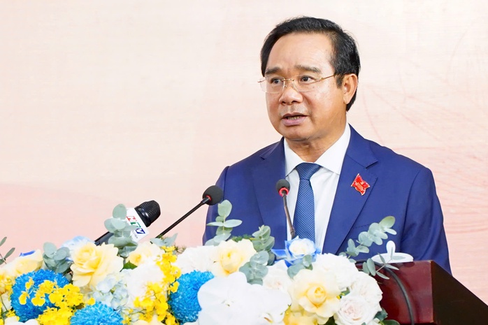 Chủ tịch UBND TP HCM Nguyễn Văn Được làm Bí thư Đảng ủy UBND thành phố nhiệm kỳ 2025-2030- Ảnh 4. Chủ tịch UBND TP HCM Nguyễn Văn Được làm Bí thư Đảng ủy UBND thành phố nhiệm kỳ 2025-2030- Ảnh 4.