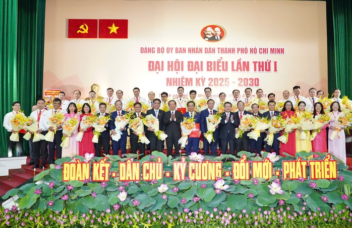 Chủ tịch UBND TP HCM Nguyễn Văn Được làm Bí thư Đảng ủy UBND thành phố nhiệm kỳ 2025-2030- Ảnh 3. Chủ tịch UBND TP HCM Nguyễn Văn Được làm Bí thư Đảng ủy UBND thành phố nhiệm kỳ 2025-2030- Ảnh 3.