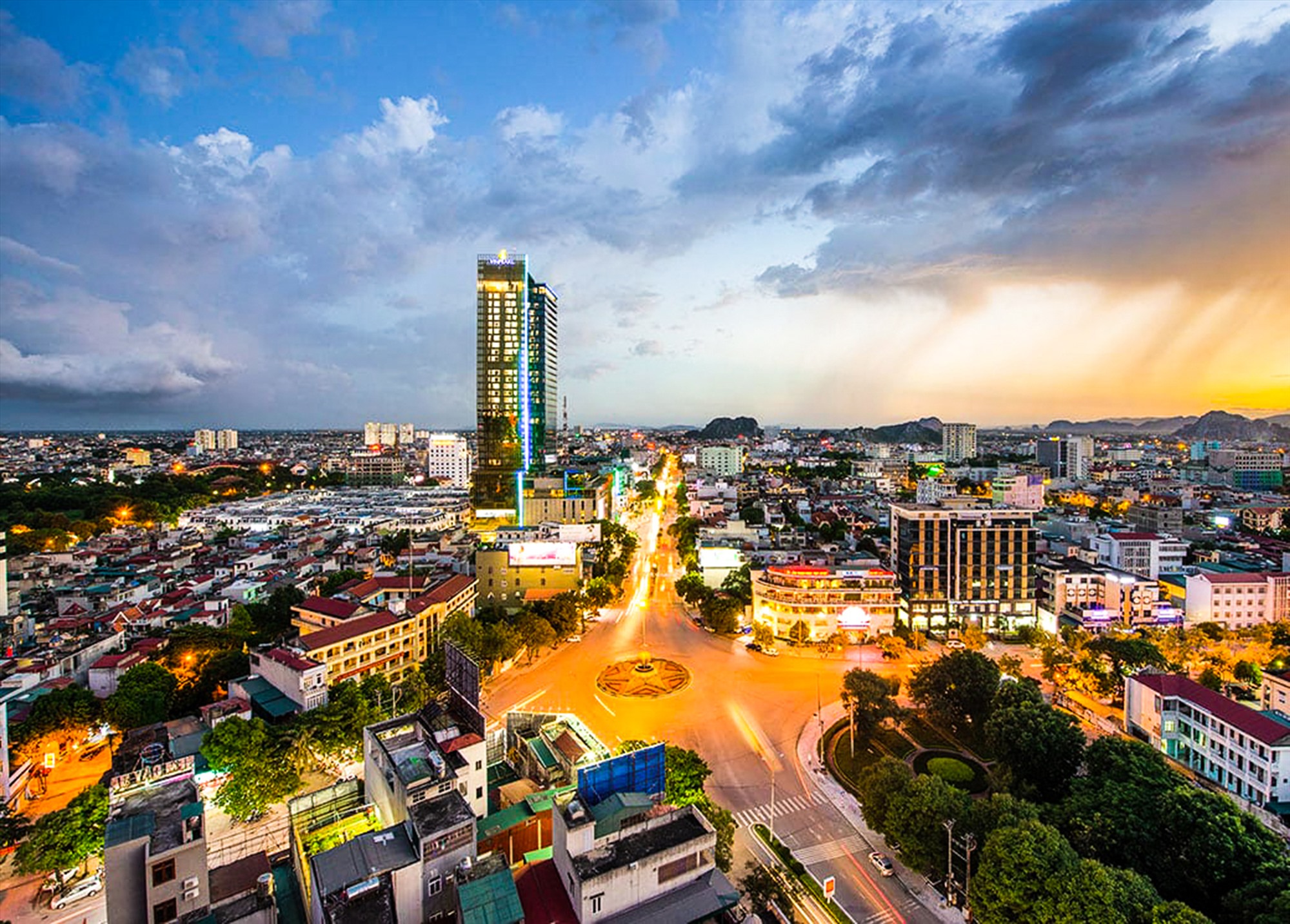 1 năm nước rút, Thanh Hóa dồn lực giải phóng mặt bằng hơn 2.100 hộ dân để triển khai dự án lớn bậc nhất cả nước, dài 1.500 km kết nối 3 miền- Ảnh 1. 1 năm nước rút, Thanh Hóa dồn lực giải phóng mặt bằng hơn 2.100 hộ dân để triển khai dự án lớn bậc nhất cả nước, dài 1.500 km kết nối 3 miền- Ảnh 1.