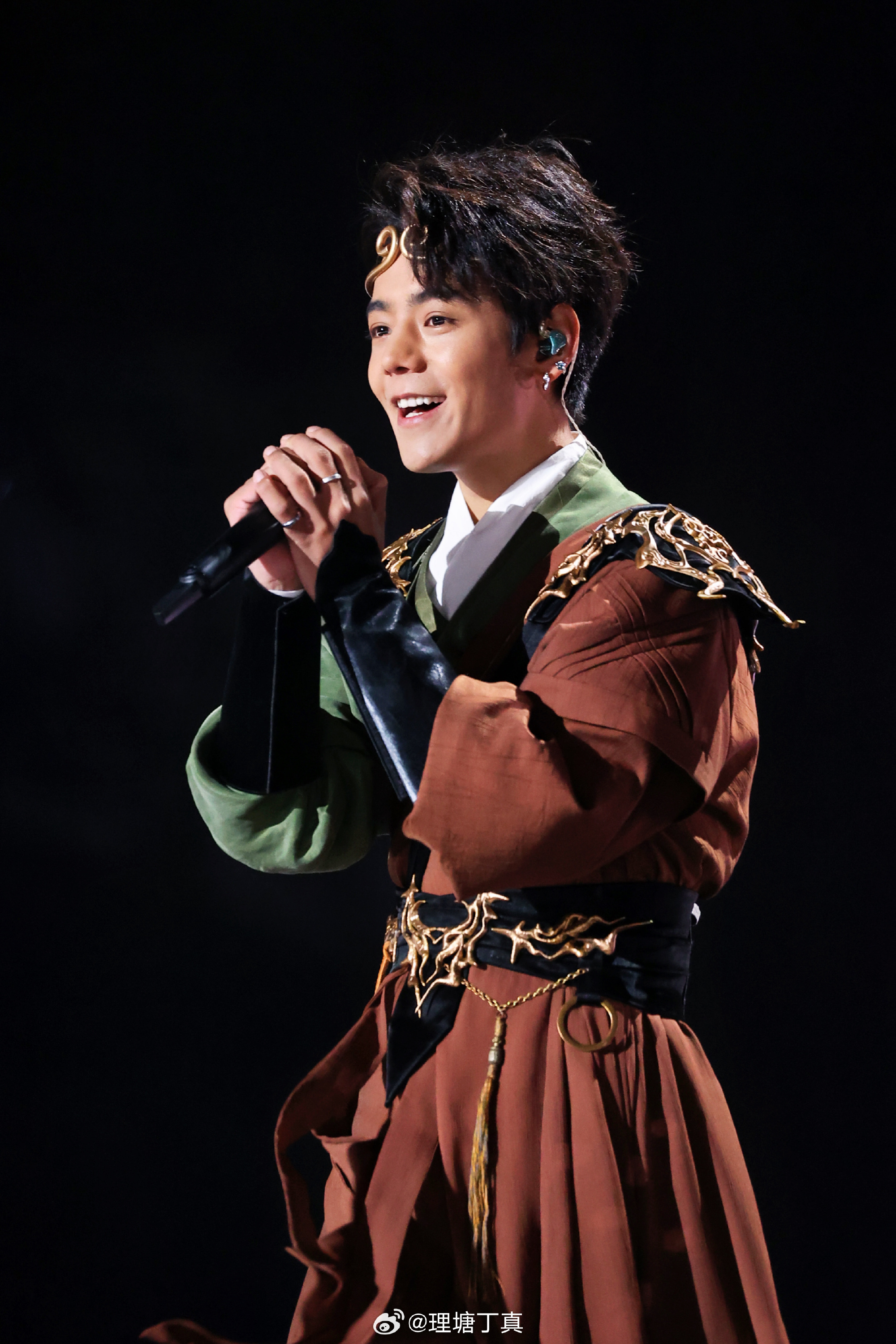 Chàng trai chăn bò bỗng nổi tiếng toàn quốc, vào showbiz đóng phim vì quá đẹp trai giờ ra sao?- Ảnh 1.