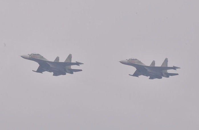 "Hổ mang chúa" Su30-MK2 bay qua Quảng trường Ba Đình- Ảnh 22. "Hổ mang chúa" Su30-MK2 bay qua Quảng trường Ba Đình- Ảnh 22.