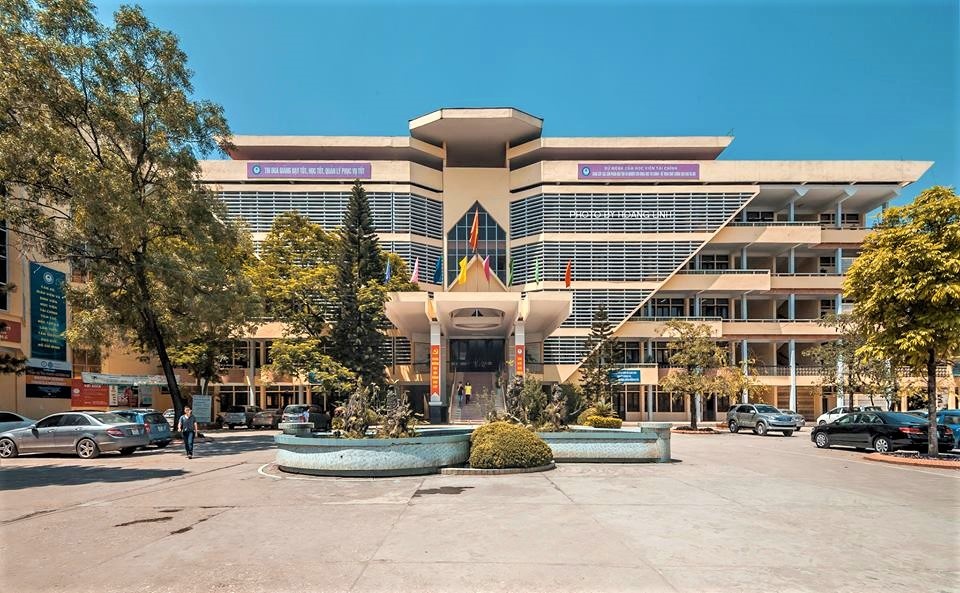 Toàn cảnh điểm chuẩn đại học năm 2025: Sư phạm tiếp tục giữ vững "ngôi vương", kinh tế nhiều biến động!- Ảnh 3.