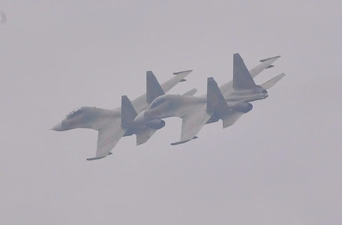 "Hổ mang chúa" Su30-MK2 bay qua Quảng trường Ba Đình- Ảnh 21. "Hổ mang chúa" Su30-MK2 bay qua Quảng trường Ba Đình- Ảnh 21.