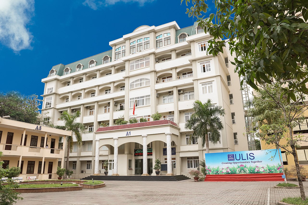 Toàn cảnh điểm chuẩn đại học năm 2025: Sư phạm tiếp tục giữ vững "ngôi vương", kinh tế nhiều biến động!- Ảnh 1.