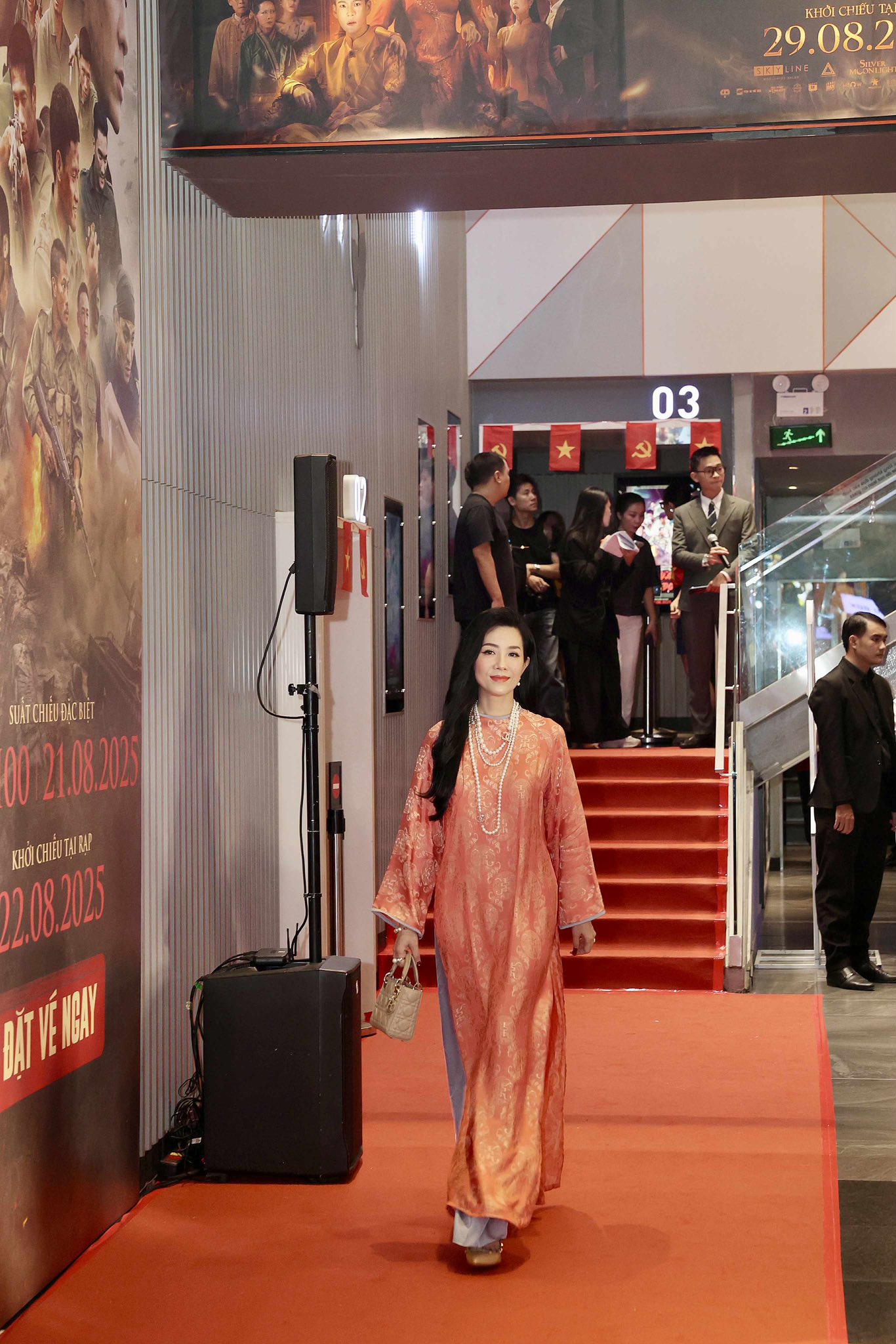 Mỹ nhân bí ẩn nhất Mưa Đỏ: Hoa hậu kín tiếng bậc nhất Vbiz, lên hình 3 phút mà khiến MXH ráo riết truy lùng- Ảnh 3.