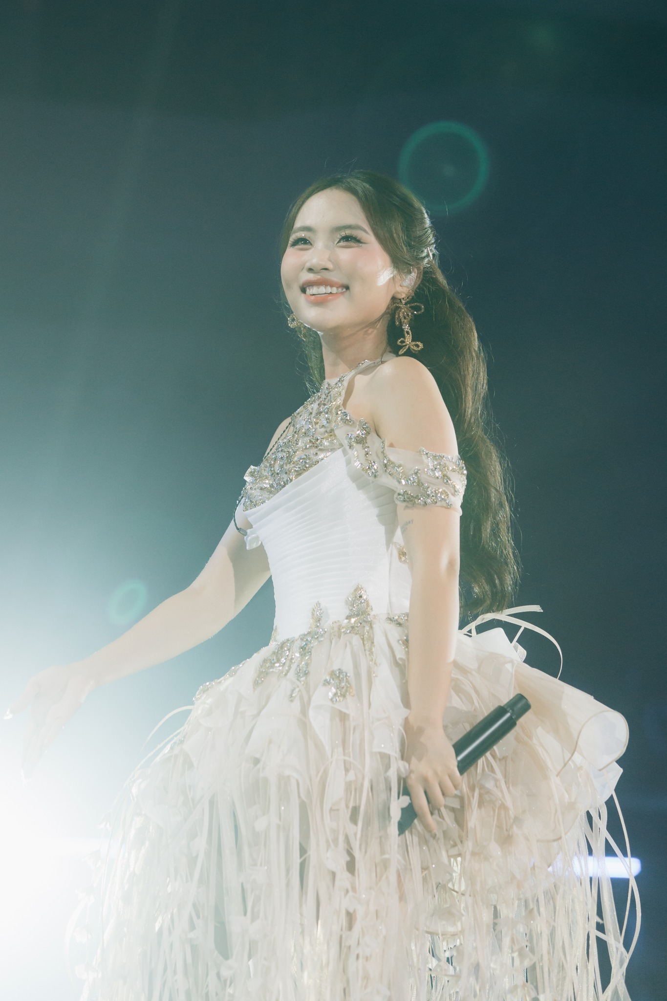 Quán quân Em Xinh Say Hi - Phương Mỹ Chi bật khóc: "Đã nhiều lần thấy pháo hoa chúc mừng nhưng bây giờ mới dành cho mình"- Ảnh 3.