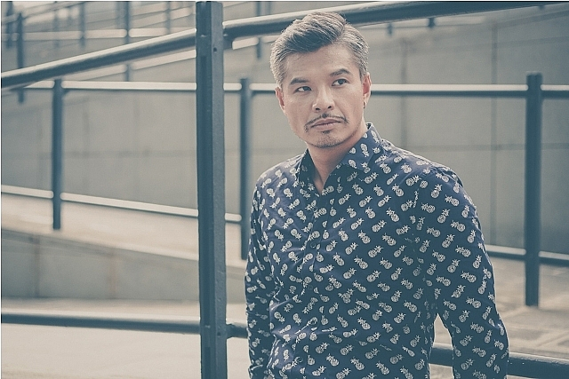 Mỹ nam bị ghét nhất Mưa Đỏ: Nói 6 thứ tiếng cực đỉnh, nét đẹp lai Tây hiếm có khó tìm- Ảnh 2.