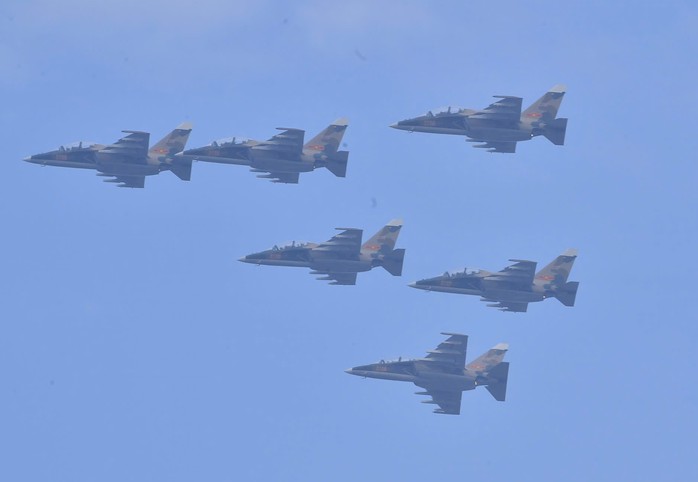 "Hổ mang chúa" Su30-MK2 bay qua Quảng trường Ba Đình- Ảnh 17. "Hổ mang chúa" Su30-MK2 bay qua Quảng trường Ba Đình- Ảnh 17.