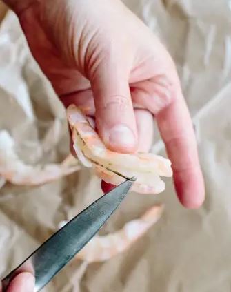 Cách dễ nhất để rút chỉ đen ở lưng tôm - Chuyên gia ẩm thực đảm bảo thành công mỹ mãn- Ảnh 2. Cách dễ nhất để rút chỉ đen ở lưng tôm - Chuyên gia ẩm thực đảm bảo thành công mỹ mãn- Ảnh 2.