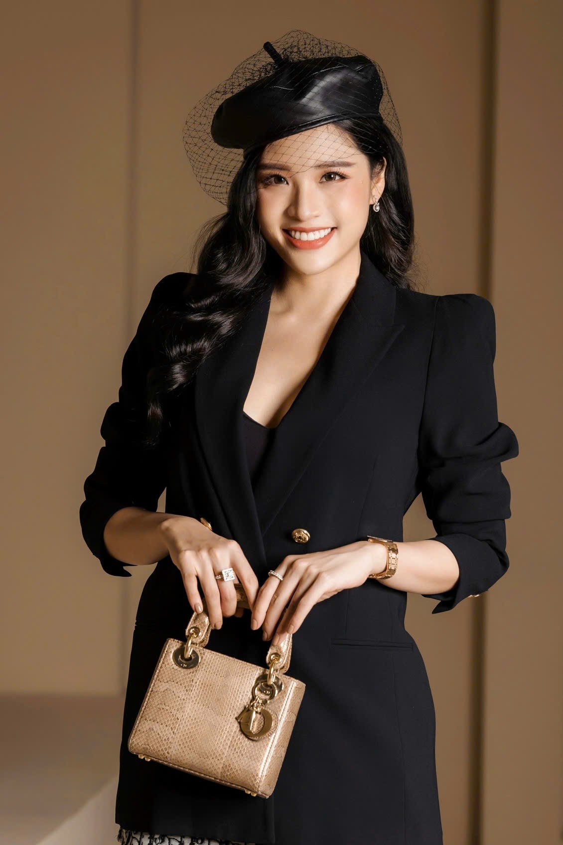 Phan Hoàng Thu: Từ hoa hậu xinh đẹp đến BTV tài chính- Ảnh 2. Phan Hoàng Thu: Từ hoa hậu xinh đẹp đến BTV tài chính- Ảnh 2.