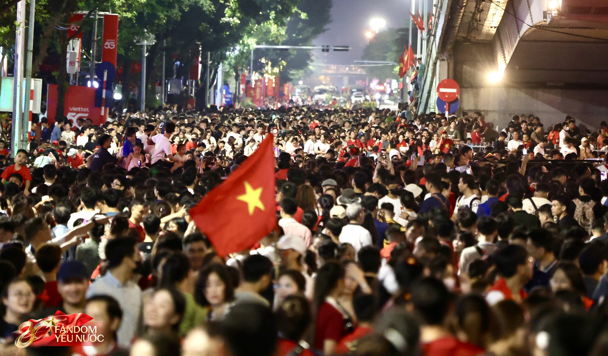 Hà Nội lúc này, đông kỷ lục!- Ảnh 4.