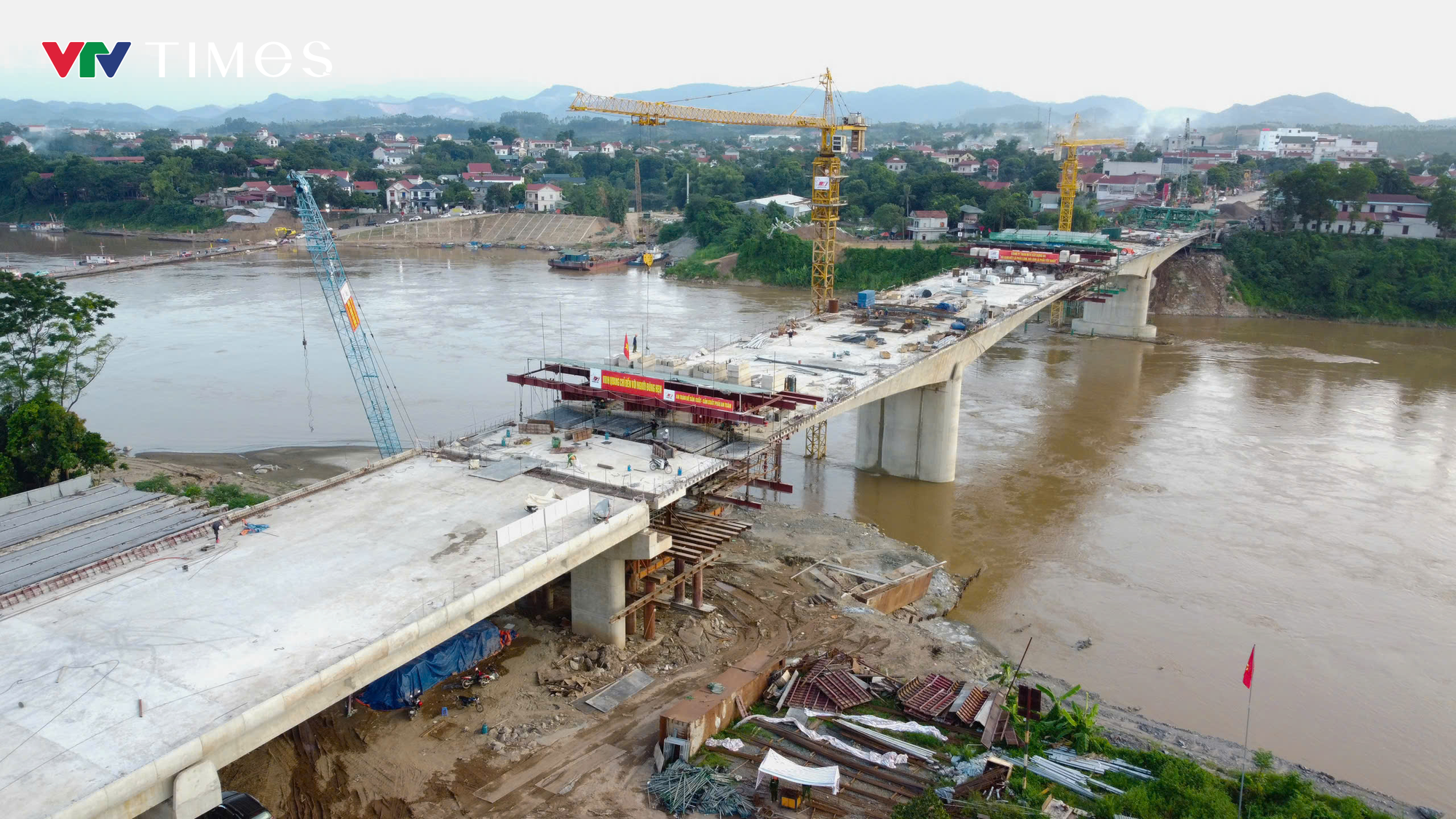 Phú Thọ: Cầu Phong Châu mới chuẩn bị hợp long sau gần 300 ngày thi công thần tốc- Ảnh 8. Phú Thọ: Cầu Phong Châu mới chuẩn bị hợp long sau gần 300 ngày thi công thần tốc- Ảnh 8.