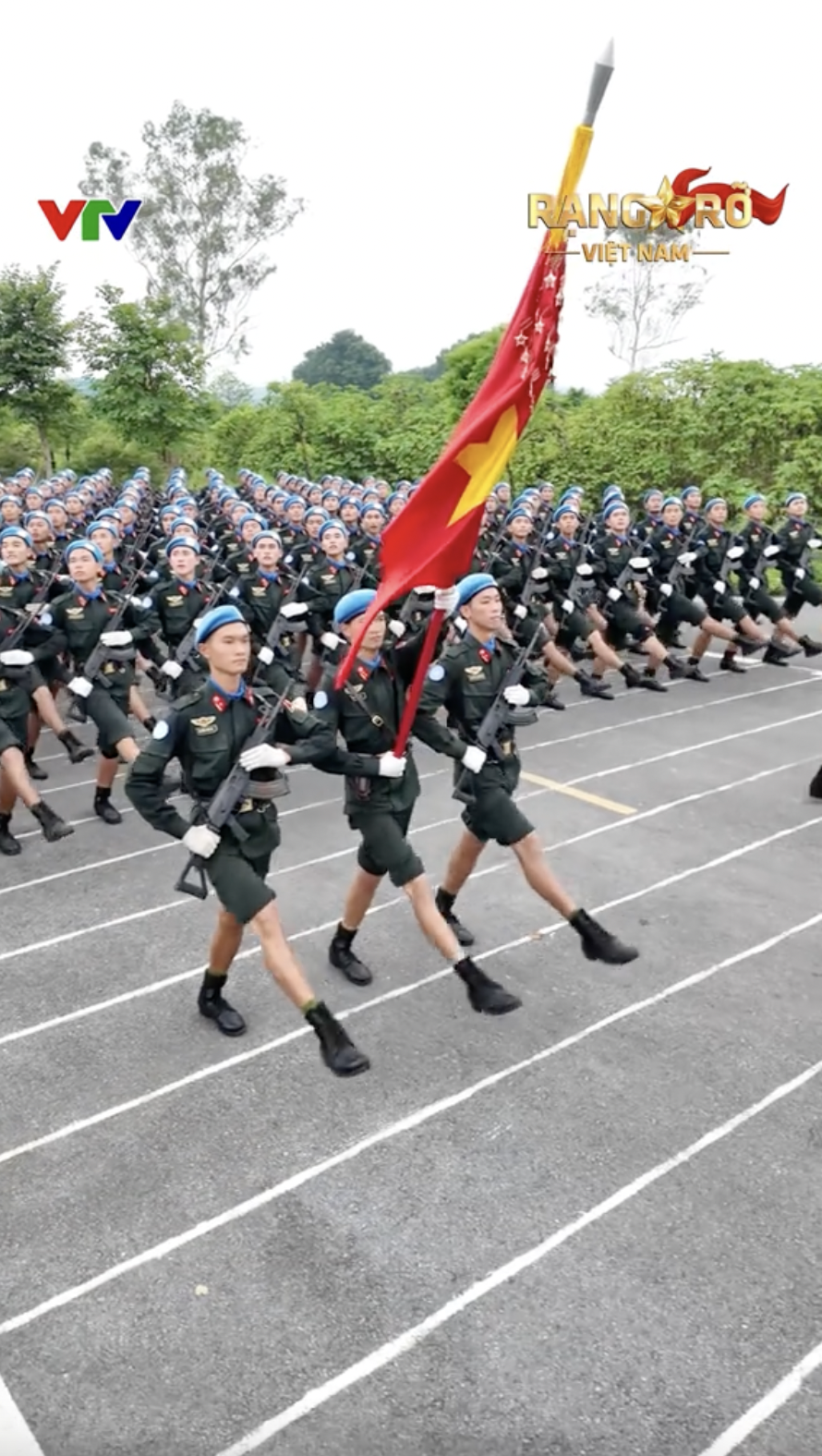 Màn trả lời phỏng vấn VTV bằng tiếng Anh của chiến sĩ tham gia diễu binh A80 gây sốt- Ảnh 4.