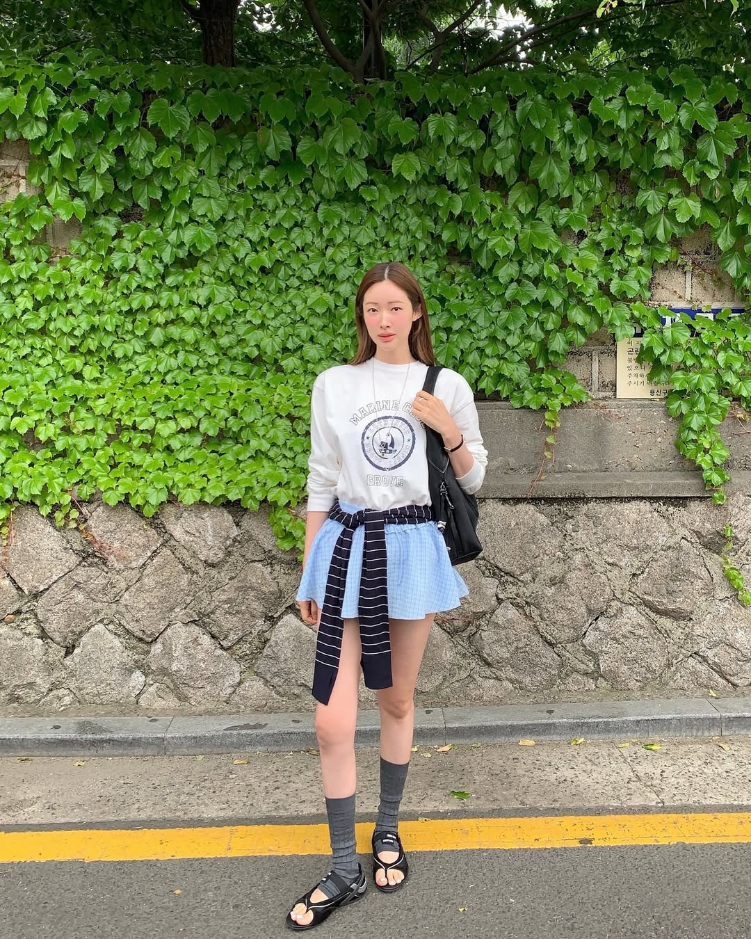 Jennie đang tích cực đẩy trend cho kiểu giày lạ- Ảnh 8. Jennie đang tích cực đẩy trend cho kiểu giày lạ- Ảnh 8.
