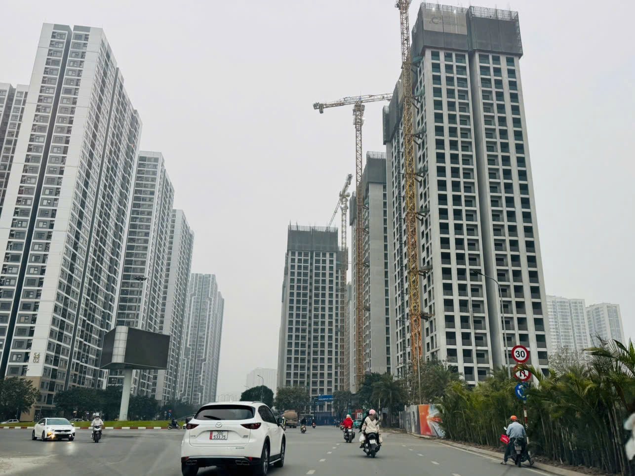 Hà Nội: Chủ đầu tư dồn dập ra hàng trước tháng Ngâu- Ảnh 1. Hà Nội: Chủ đầu tư dồn dập ra hàng trước tháng Ngâu- Ảnh 1.