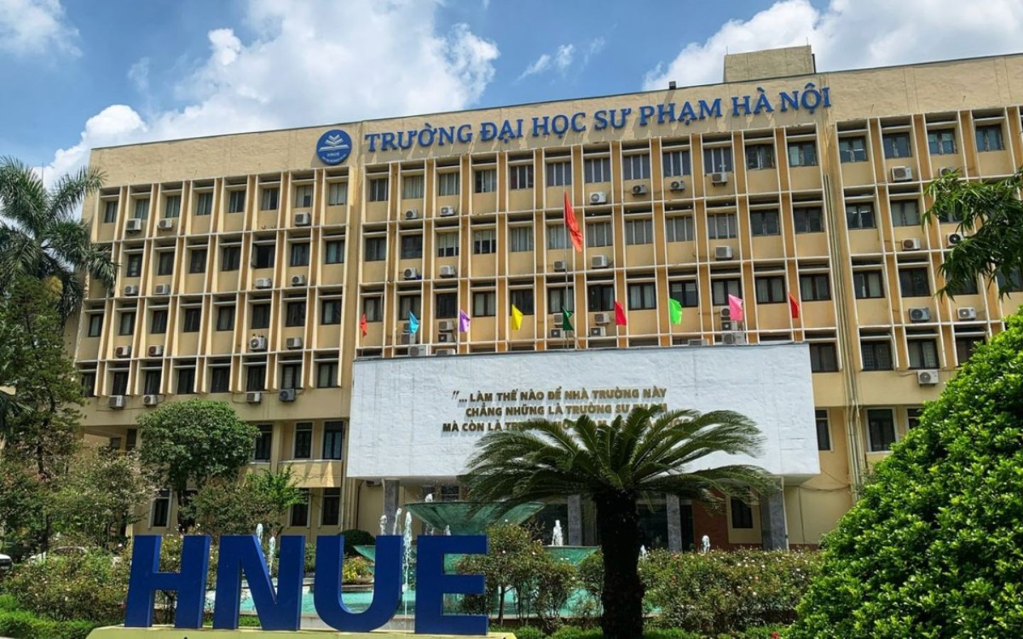 Toàn cảnh điểm chuẩn đại học năm 2025: Sư phạm tiếp tục giữ vững "ngôi vương", kinh tế nhiều biến động!- Ảnh 2.